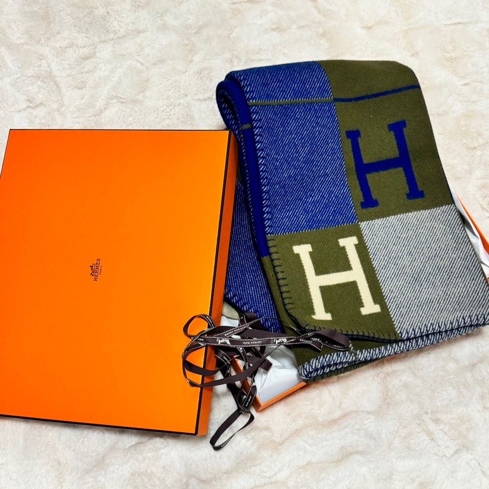 Hermes Avalon III throw blanket - Picture 2 of 6
